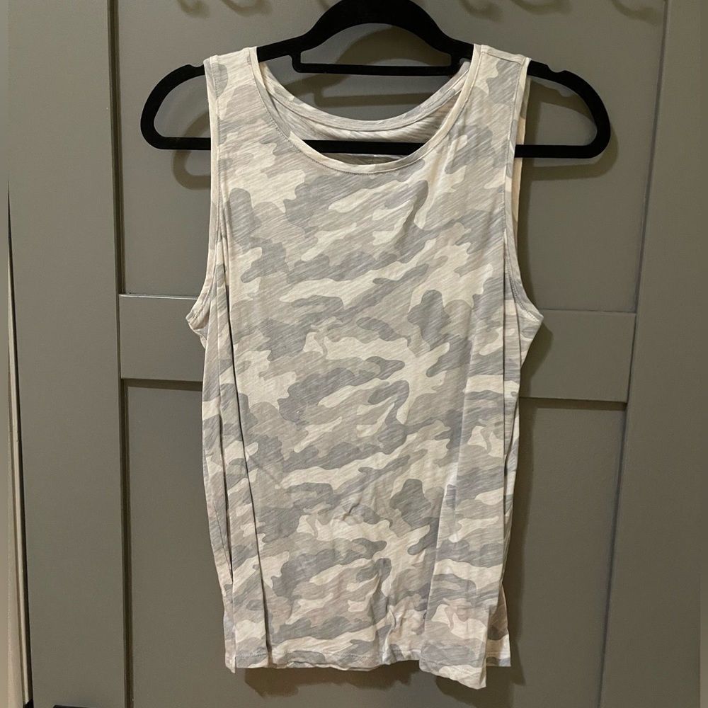 Cami Old Navy tank. Medium. Lightweight.